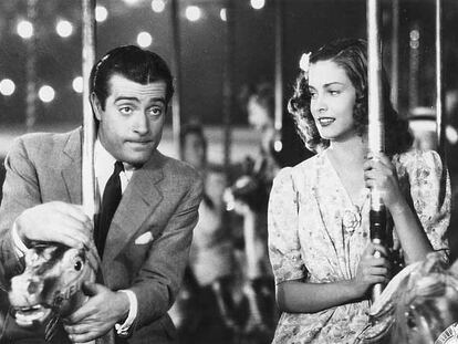 Isabel de Pomés, con Antonio Casal, en una escena de <i>Huella de luz.</i>