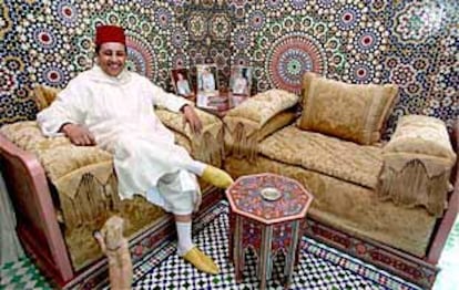 El embajador del rey de Marruecos, en el salón árabe de su residencia de Puerta de Hierro, en Madrid.