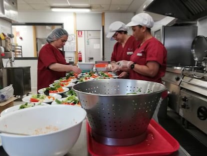 Parte del equipo de cocina del hospital Laguna