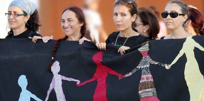 Manifestación en Valencia de mujeres contra la guerra
