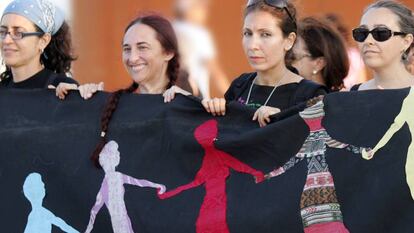 Manifestaci&oacute;n en Valencia de mujeres contra la guerra