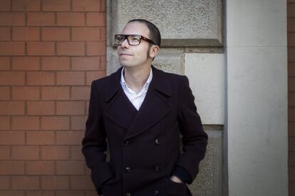 Els Anagrama en català premien la narrativa arriscada d’Albert Forns.