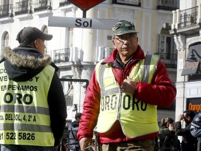 Compradores de oro, en el centro de Madrid.