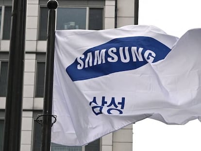 Bandera de Samsung en su edificio de Seocho, en Seúl.