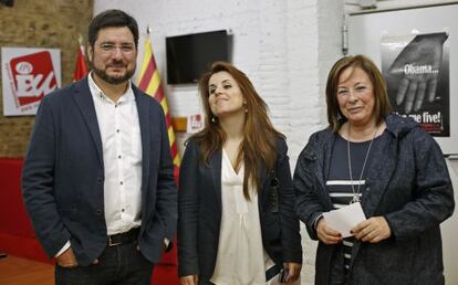 Ignacio Blanco, Esther López Barceló y Marga Sanz, en la sede de Esquerra Unida.