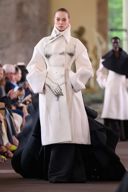 Schiaparelli_HCFW2324_Look2