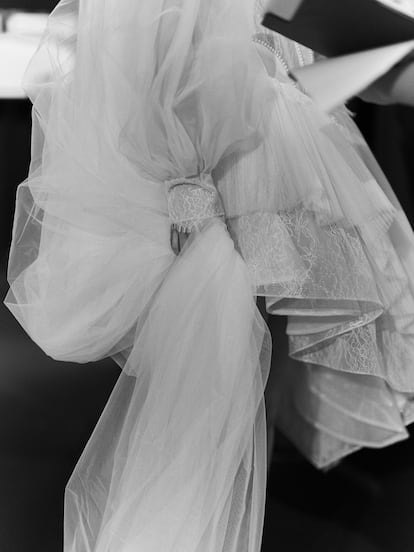 Una imagen del backstage del desfile de Tina Valerdi, celebrado durante Barcelona Bridal Fashion Week.
