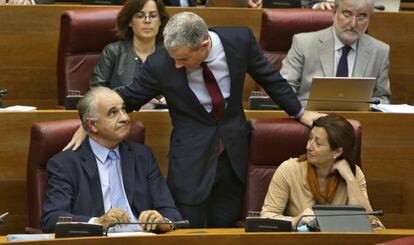 Rafael Blasco y Ricardo Costa, en el pleno del martes.