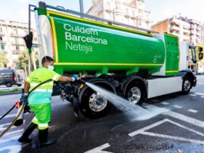 Barcelona estrena flota de limpieza 100% eléctrica