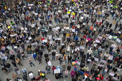 Vista aérea de la manifestación '¡Manos fuera!', en Grand Rapids, Michigan.