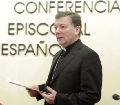 El portavoz de la Conferencia Episcopal Española, el obispo Juan Antonio Martínez Camino, durante la presentación de los datos de asignaciones a favor de la Iglesia católica en la última campaña de la declaración de la renta.