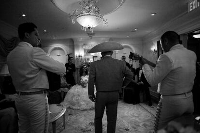 Ángel Ramón, Hugo Morales y Ramón Ponce Jr., del Mariachi Real de México, en una boda en Long Island (NY).