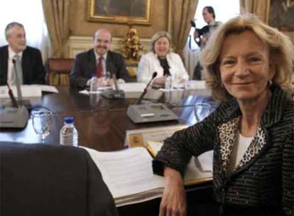 La ministra Salgado, en la mesa de negociación de la deuda histórica con la delegación del Gobierno andaluz