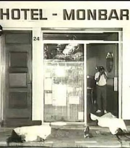 Fachada del Hotel Monbar en Bayona donde fueron asesinados Joxe María Etzaniz Inaxio Asteasuinzarra Xabin Etxaide y Agustín Irazustabarrena 
 