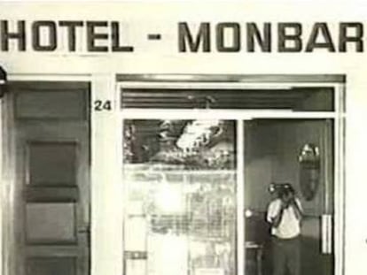 Fachada del Hotel Monbar en Bayona donde fueron asesinados Joxe María Etzaniz Inaxio Asteasuinzarra Xabin Etxaide y Agustín Irazustabarrena 
 