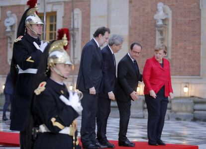 Los líderes de Francia, François Hollande; Alemania, Angela Merkel; Italia, Paolo Gentiloni, y España,Mariano Rajoy, durante una reunión en el palacio de Versalles (Francia), el 6 de febrero de 2017.