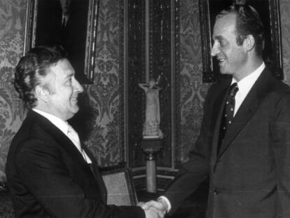Mendo es recibido en audiencia por el Rey en 1976, cuando era director gerente de la agencia Efe.