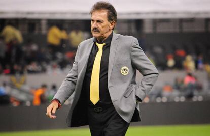 La Volpe en un partido con América