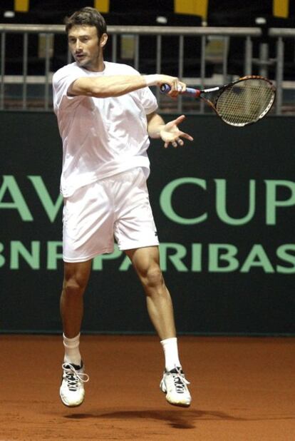 Juan Carlos Ferrero, en los entrenamientos en Oviedo previos al enfrentamiento con Kazajistn