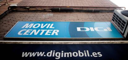 Logo de Digi en una tienda de la compañía en Madrid.