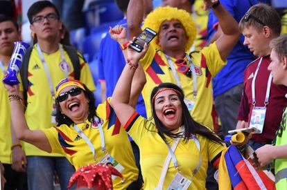 Fans de la selección de Colombia celebran el partido entre Senegal y Colombia en Rusia.