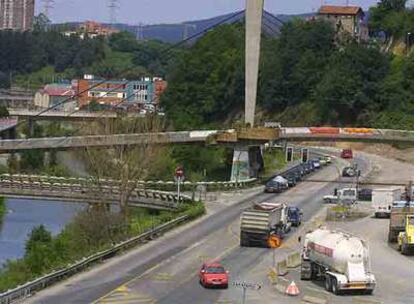 Imagen de la BI-625, que conecta las dos autopistas, a su paso por Arrigorriaga.