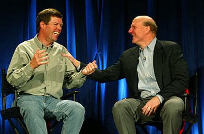 Scott McNealy (izquierda) con Steve Ballmer ayer, durante una conferencia de prensa.
/