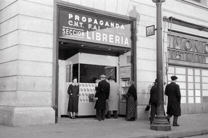 Librería situada en los bajos de la casa CNT-FAI, vía Durruti (actual Via Laietana) el 10 de marzo de 1938.