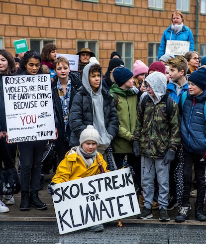 Greta Thunberg, junto al parlamento sueco, en Estocolmo en 2019.