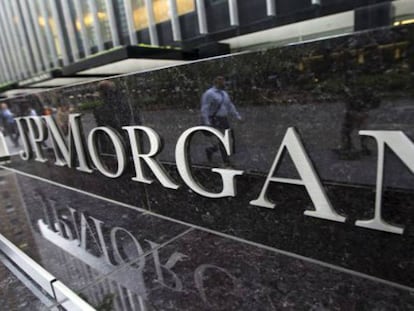 Multa récord a JPMorgan por negar permisos de paternidad igualitarios a sus ‘brokers’
