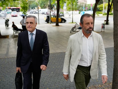 El expresidente del Barça Sandro Rosell, a su llegada al juicio acompañado por el abogado Pau Molins.