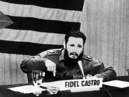 Fidel Castro discursa em Cuba durante a crise dos mísseis.
