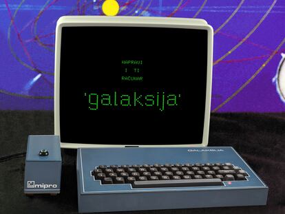 Un ordenador Galaksija, en la portada de la revista que enseñaba a confeccionarlo.