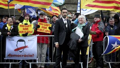 L'exconsellera Clara Ponsatí, amb el seu advocat, Aamer Anwar.