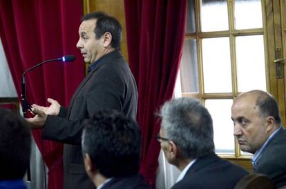 El exteniente de alcalde de Ourense Andrés García Mata (de pie) en su declaraciòn judicial.