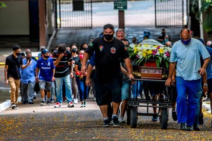 Imagens do velório de João Alberto Silveira Freitas, em Porto Alegre.