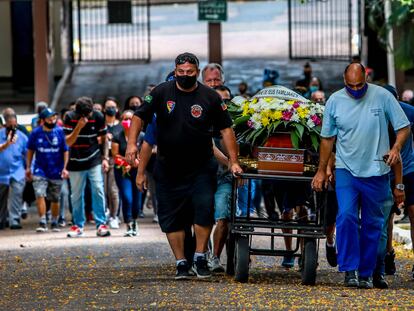 Imagens do velório de João Alberto Silveira Freitas, em Porto Alegre.