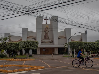 Fachada de una iglesia católica en la ciudad de Sinop, en Brasil.