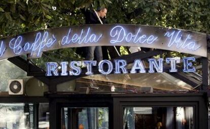 Entrada del Cafe de París en Roma en 2007