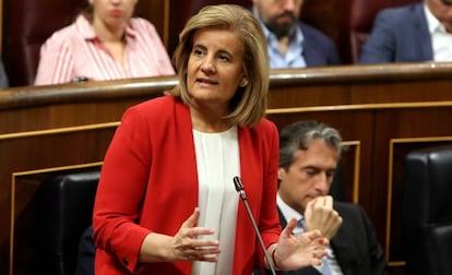 La ministra de Empleo, Fátima Báñez, en el Congreso.