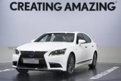 Automóvil Lexus LS600h en la Muestra Mundial de Automóvil, en París, el pasado més de septiembre.