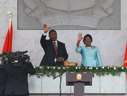 El presidente de Angola, Joao Lourenco y su mujer, Ana Dias de Lourenco en la ceremonia de investidura este martes.