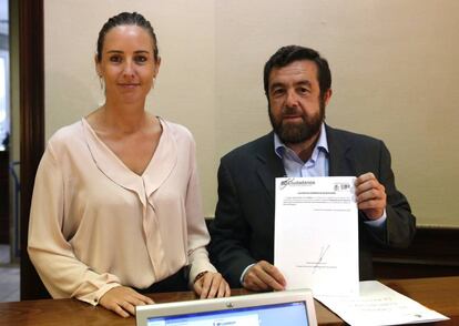 Melisa Rodríguez y Miguel Gutiérrez registran la Proposición de Ley Integral de Lucha contra la Corrupción y protección de los Denunciantes.