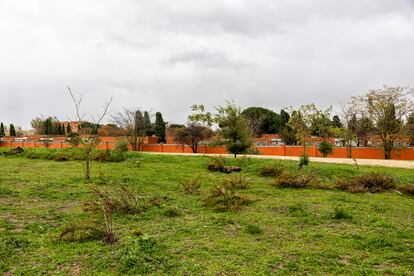 Parcela donde se construirá el cantón de Montecarmelo junto al Cementerio Municipal de Fuencarral.