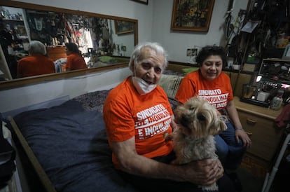 Intento de desahucio de la vivienda de Paco FM, vecino de la calle Olmo, con 85 años y cáncer terminal.