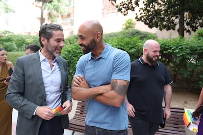El portavoz del Partido Popular, Borja Sémper junto al rapero El Chojín.