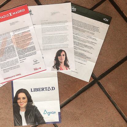 cartas de publicidad para las elecciones de la comunidad de Madrid del 4-m. Isabel DÃ­az Ayuso (PP), Edmundo bal (Ciudadanos), Ãngel Gabilondo (PSOE), MÃ³nica GarcÃ­a (MÃ¡s Madrid) y RocÃ­o Monasterio (Vox).