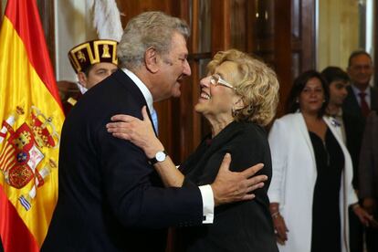 El presidente del Congreso de los Diputados, Jesús Posada, recibe a la alcaldesa de Madrid, Manuela Carmena.