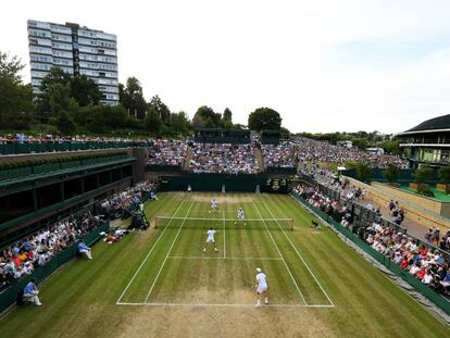 Imagen de la pista 18 de Wimbledon, una de las m&aacute;s da&ntilde;adas.