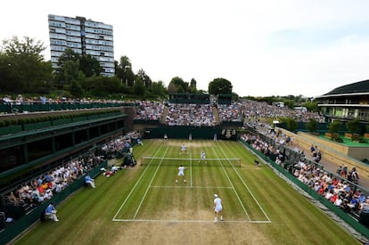 Imagen de la pista 18 de Wimbledon, una de las m&aacute;s da&ntilde;adas.